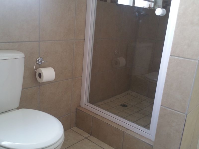 Upmarket two bedroom duplex - Photo 8