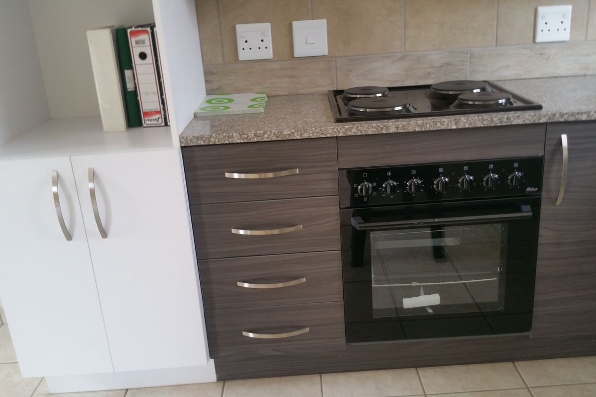 Upmarket two bedroom duplex - Photo 5