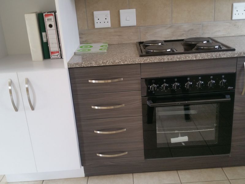 Upmarket two bedroom duplex - Photo 5