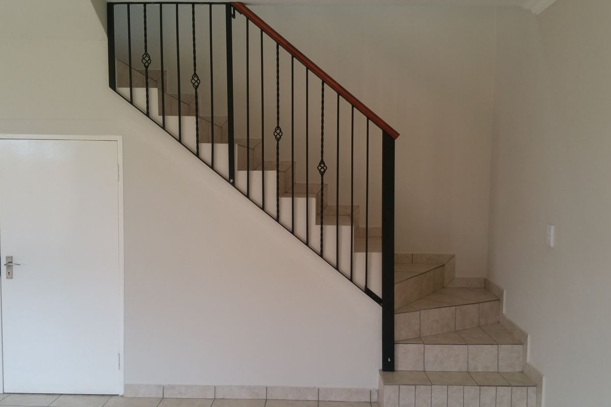 Upmarket two bedroom duplex - Photo 3