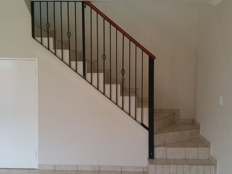 Upmarket two bedroom duplex - Photo 3