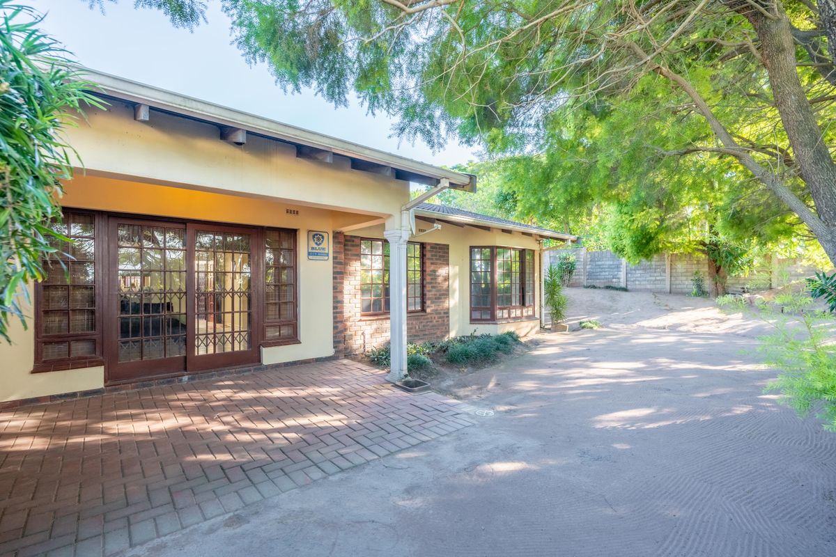 A Pet friendly gem! - Photo 3