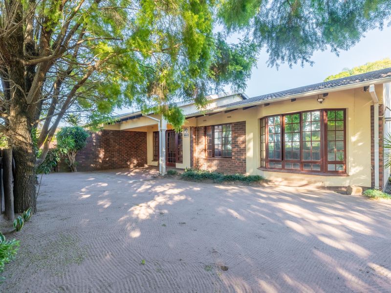 A Pet friendly gem! - Photo 2