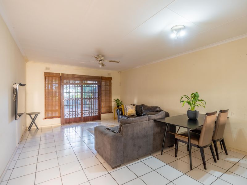 A Pet friendly gem! - Photo 6