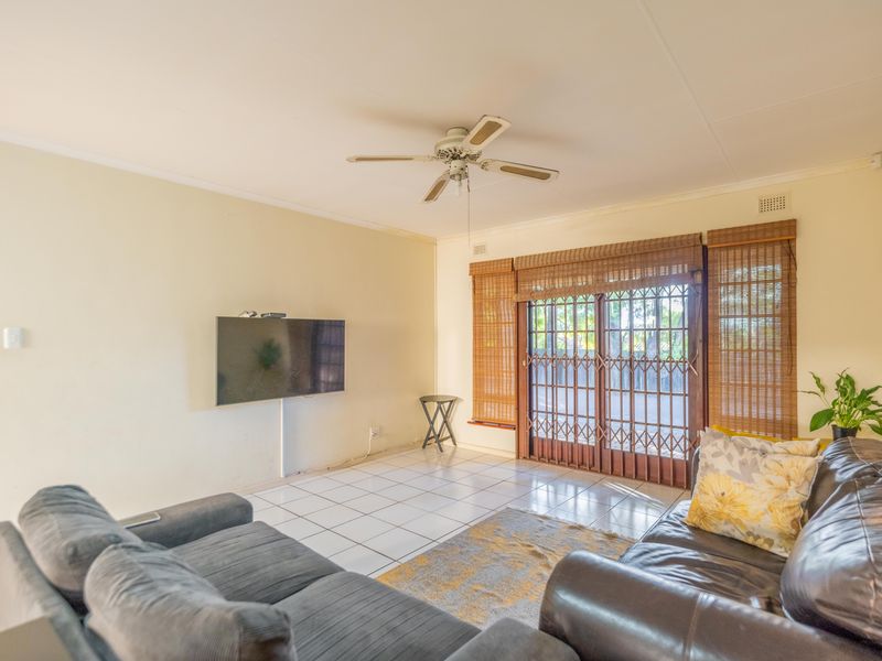 A Pet friendly gem! - Photo 5