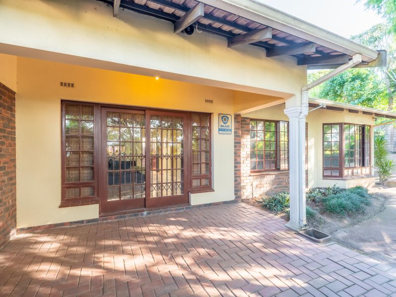 A Pet friendly gem! - Photo 1