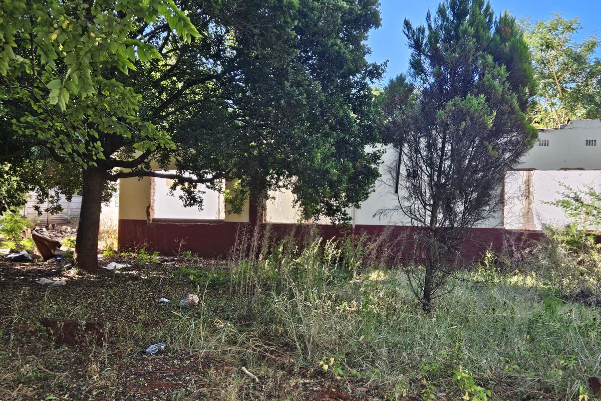 Vacant Land with Incomplete structure for sale, in Louis Trichardt. - Photo 4