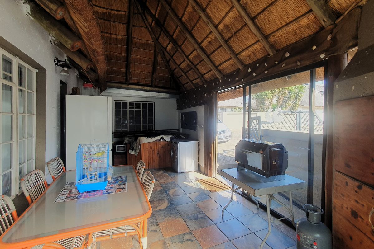 3 or 4 bedroom, 2 bathroom Home- Lambton - Photo 4