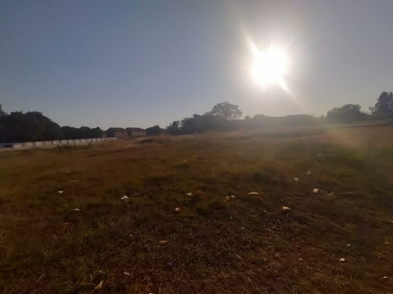This expansive 60,000 square meter plot, situated opposite Akasia Primary School - Photo 5