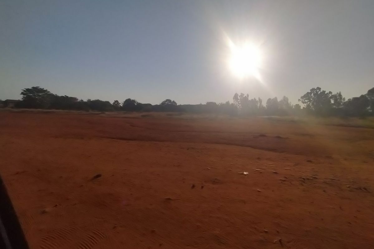 This expansive 60,000 square meter plot, situated opposite Akasia Primary School - Photo 2