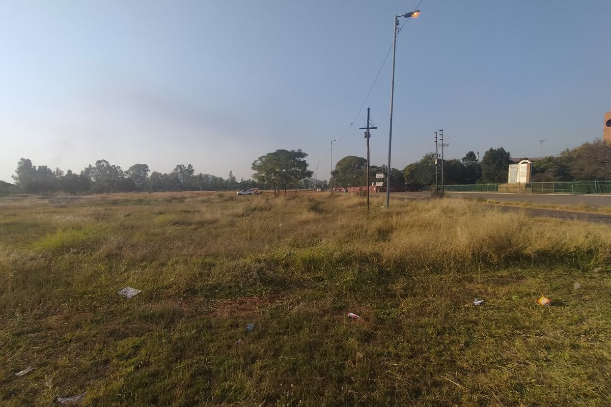 This expansive 60,000 square meter plot, situated opposite Akasia Primary School - Photo 4