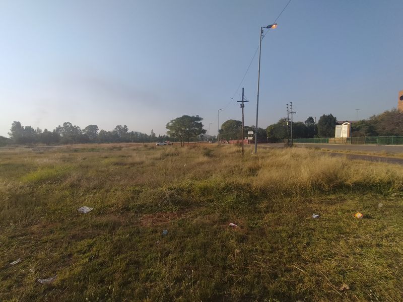 This expansive 60,000 square meter plot, situated opposite Akasia Primary School - Photo 4