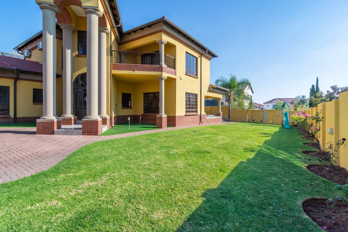 Stunning 4 bed Duplex for Sale in sought-after  Estate, Midrand - the perfect family home - Photo 2