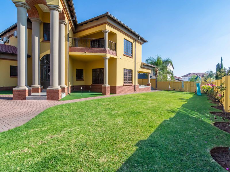 Stunning 4 bed Duplex for Sale in sought-after  Estate, Midrand - the perfect family home - Photo 2
