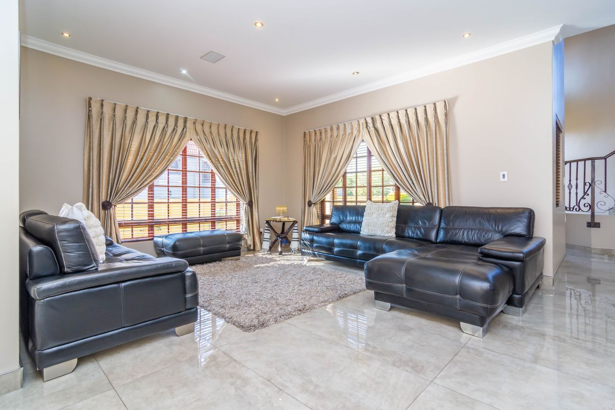 Stunning 4 bed Duplex for Sale in sought-after  Estate, Midrand - the perfect family home - Photo 3