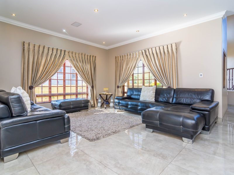 Stunning 4 bed Duplex for Sale in sought-after  Estate, Midrand - the perfect family home - Photo 3