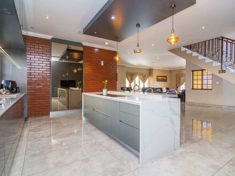 Stunning 4 bed Duplex for Sale in sought-after  Estate, Midrand - the perfect family home - Photo 9