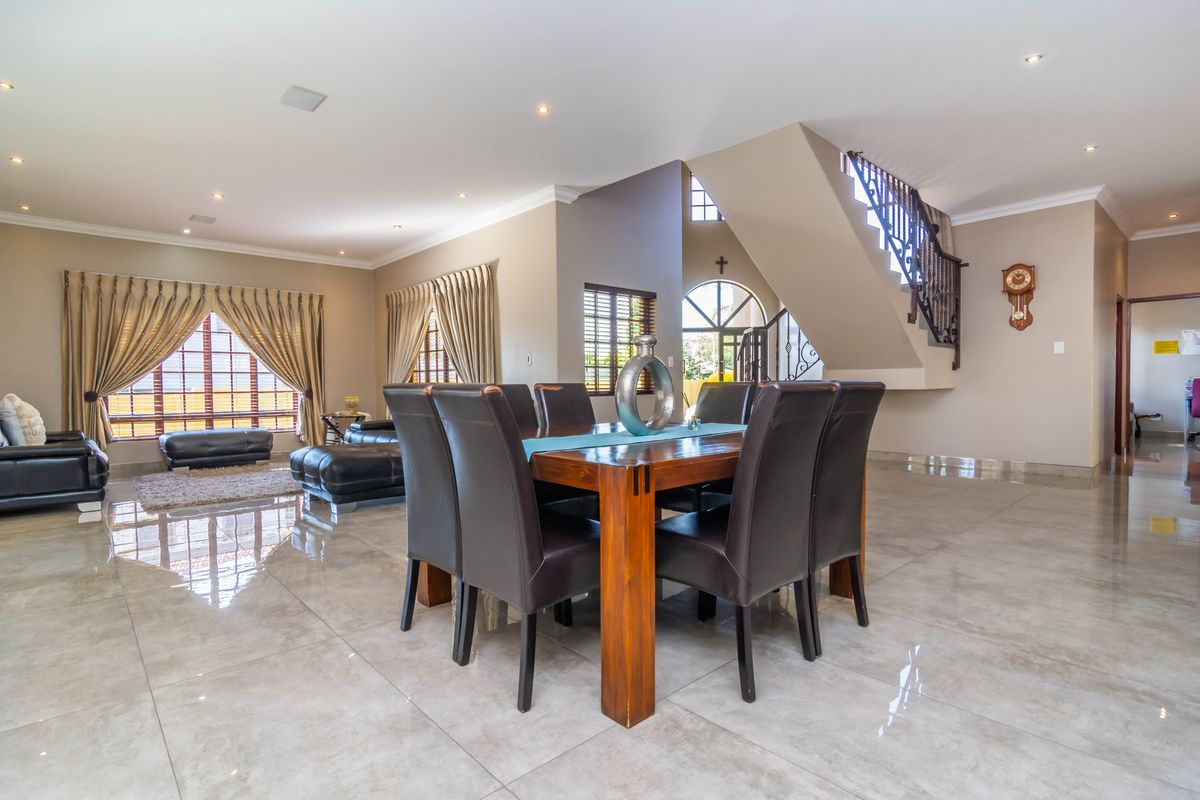 Stunning 4 bed Duplex for Sale in sought-after  Estate, Midrand - the perfect family home - Photo 4