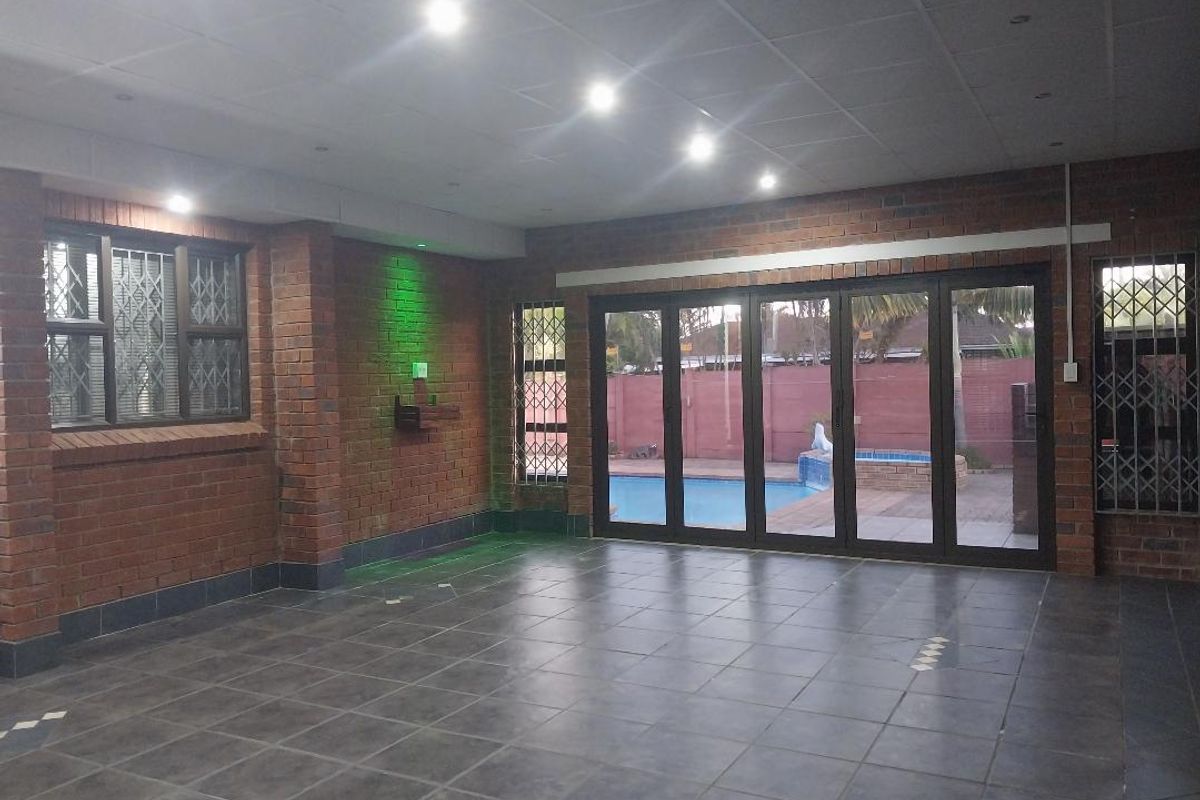 Stunning property with an investment option - Photo 3