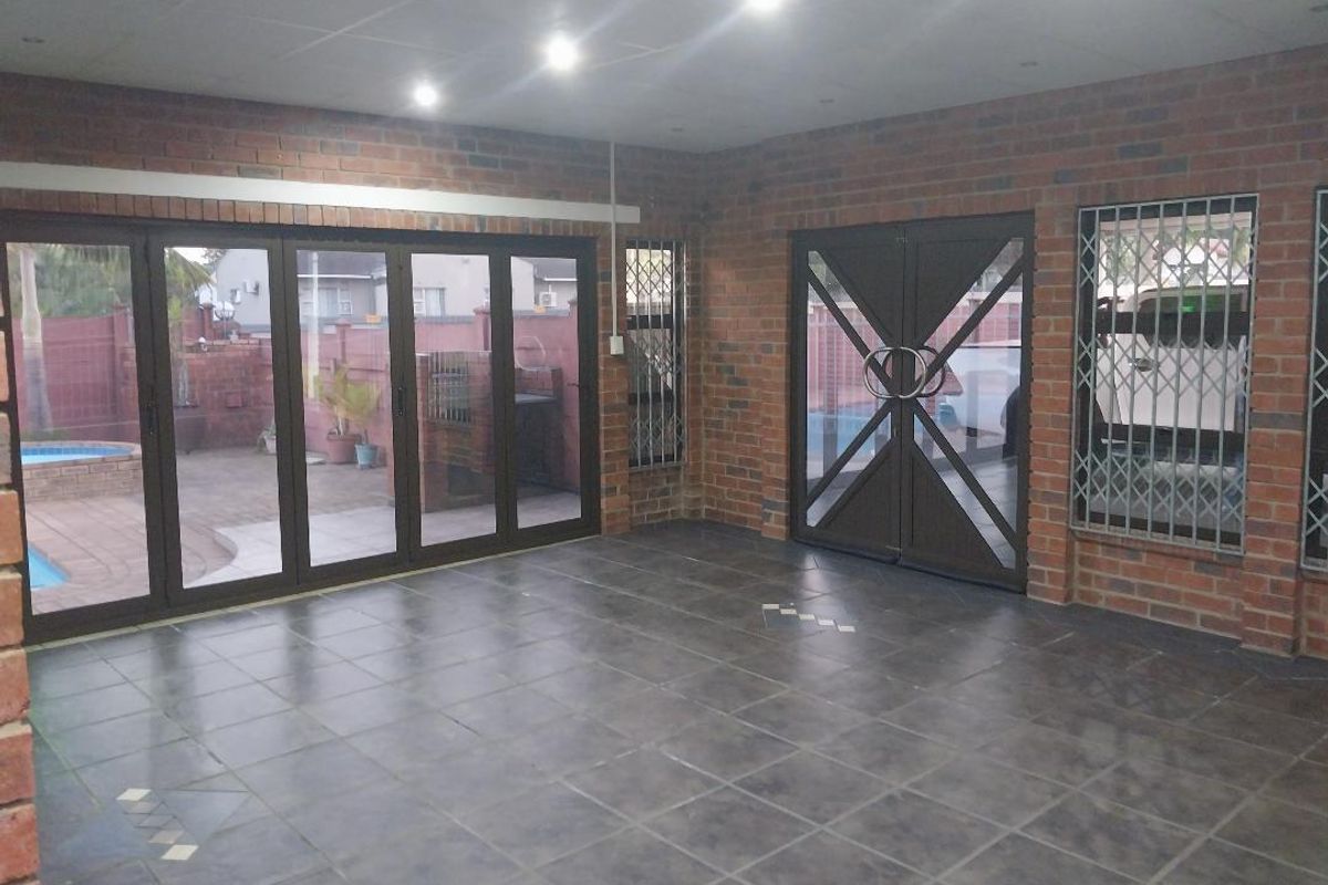 Stunning property with an investment option - Photo 4