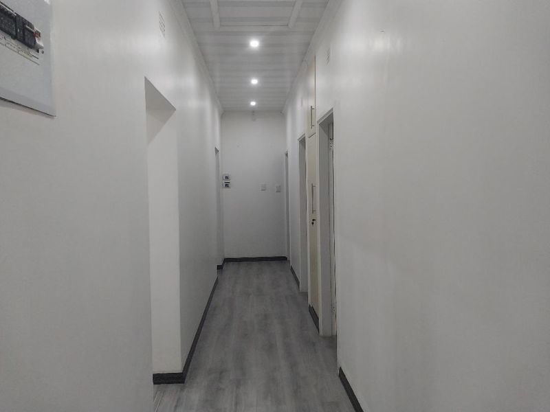 Stunning property with an investment option - Photo 8