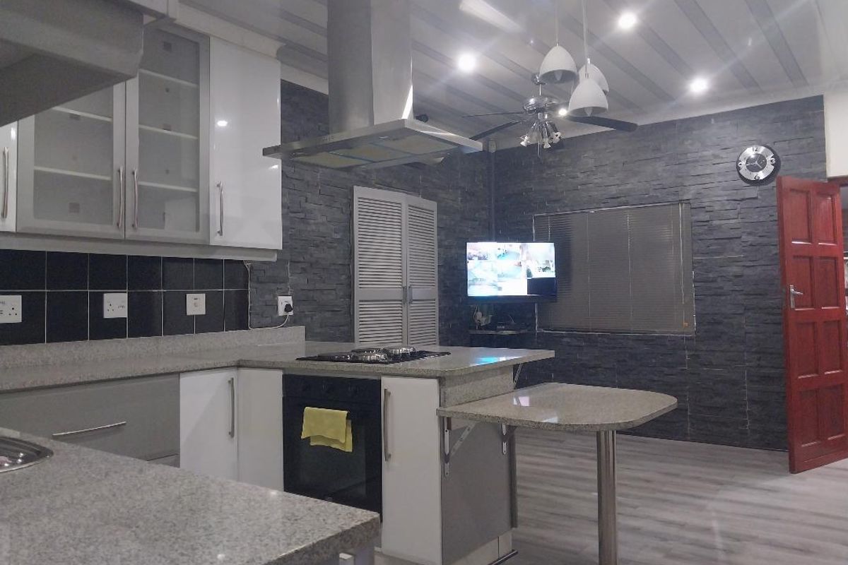 Stunning property with an investment option - Photo 2