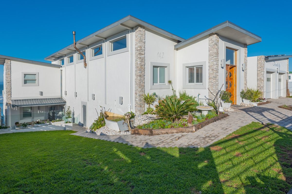 Exquisite Modern Living in Struisbaai: Your Dream Coastal Retreat Awaits! - Photo 5