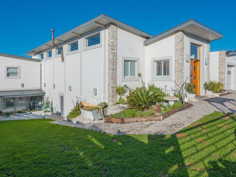 Exquisite Modern Living in Struisbaai: Your Dream Coastal Retreat Awaits! - Photo 5