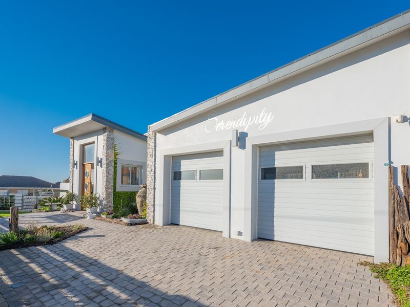 Exquisite Modern Living in Struisbaai: Your Dream Coastal Retreat Awaits! - Photo 7