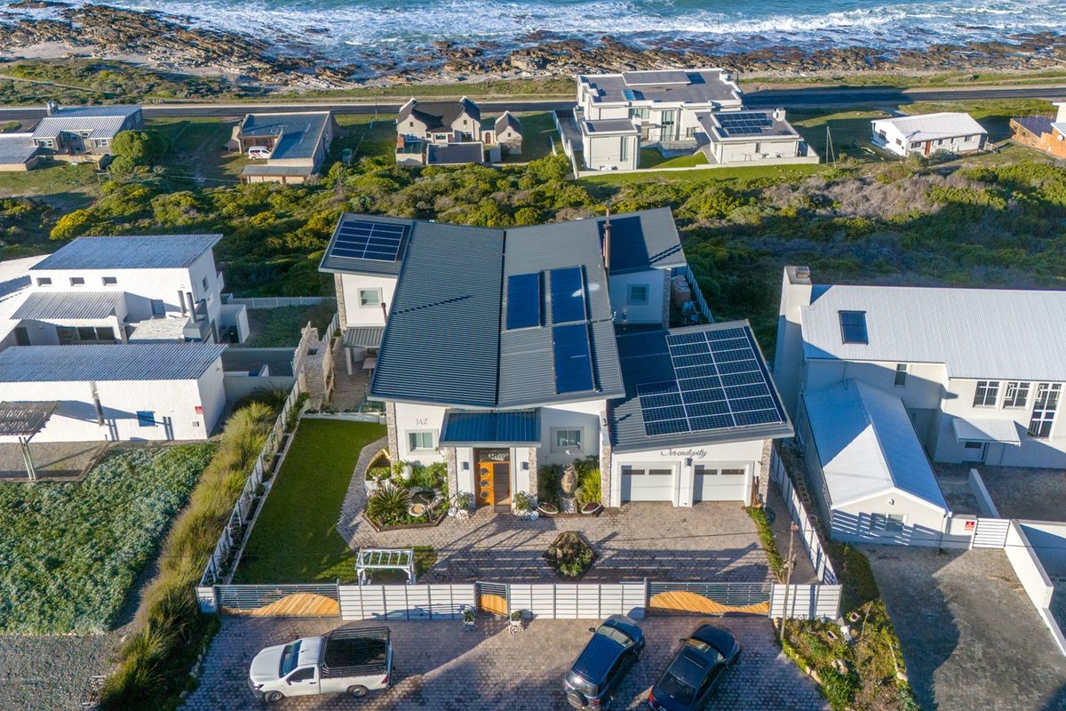 Exquisite Modern Living in Struisbaai: Your Dream Coastal Retreat Awaits! - Photo 2