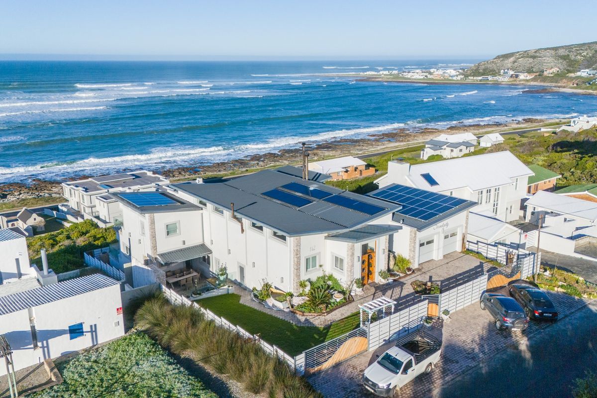 Exquisite Modern Living in Struisbaai: Your Dream Coastal Retreat Awaits! - Photo 3