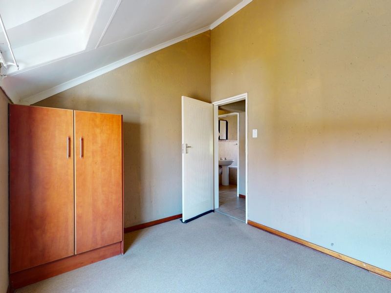 3-Bedroom + study townhouse for sale - Photo 8