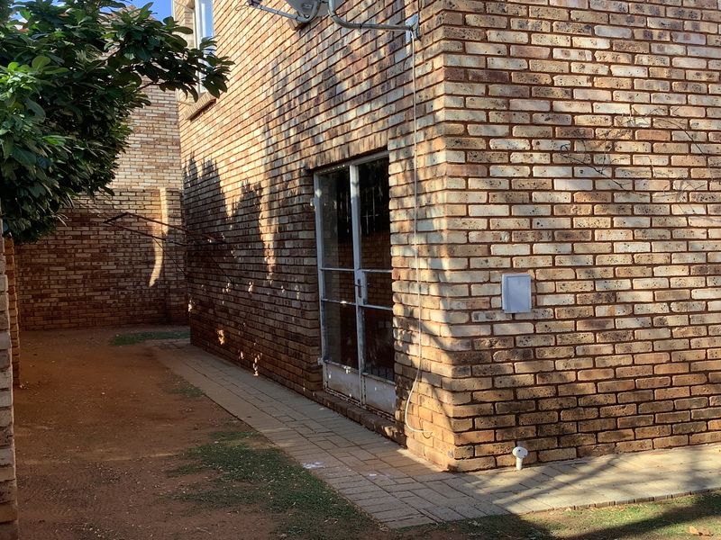 3-Bedroom + study townhouse for sale - Photo 2