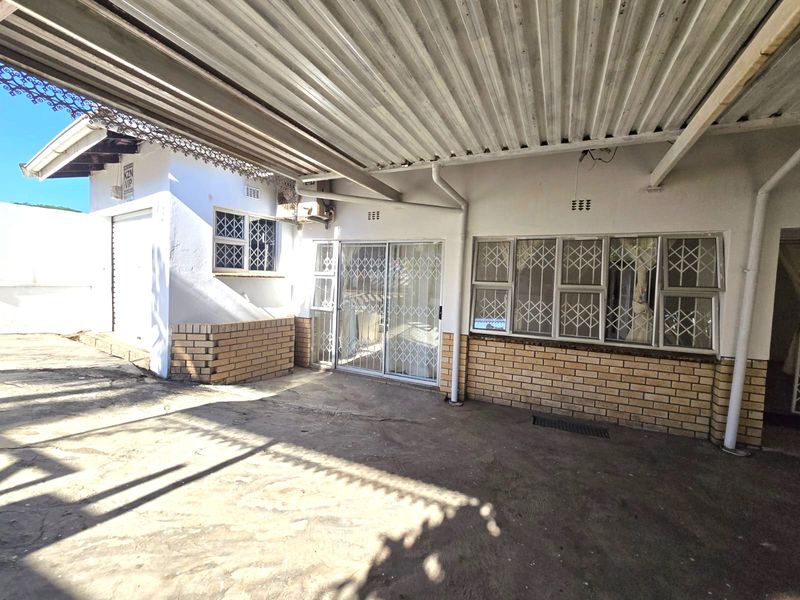 Beautiful semi detached home - Photo 2