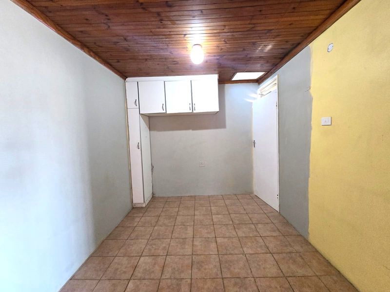 Beautiful semi detached home - Photo 10