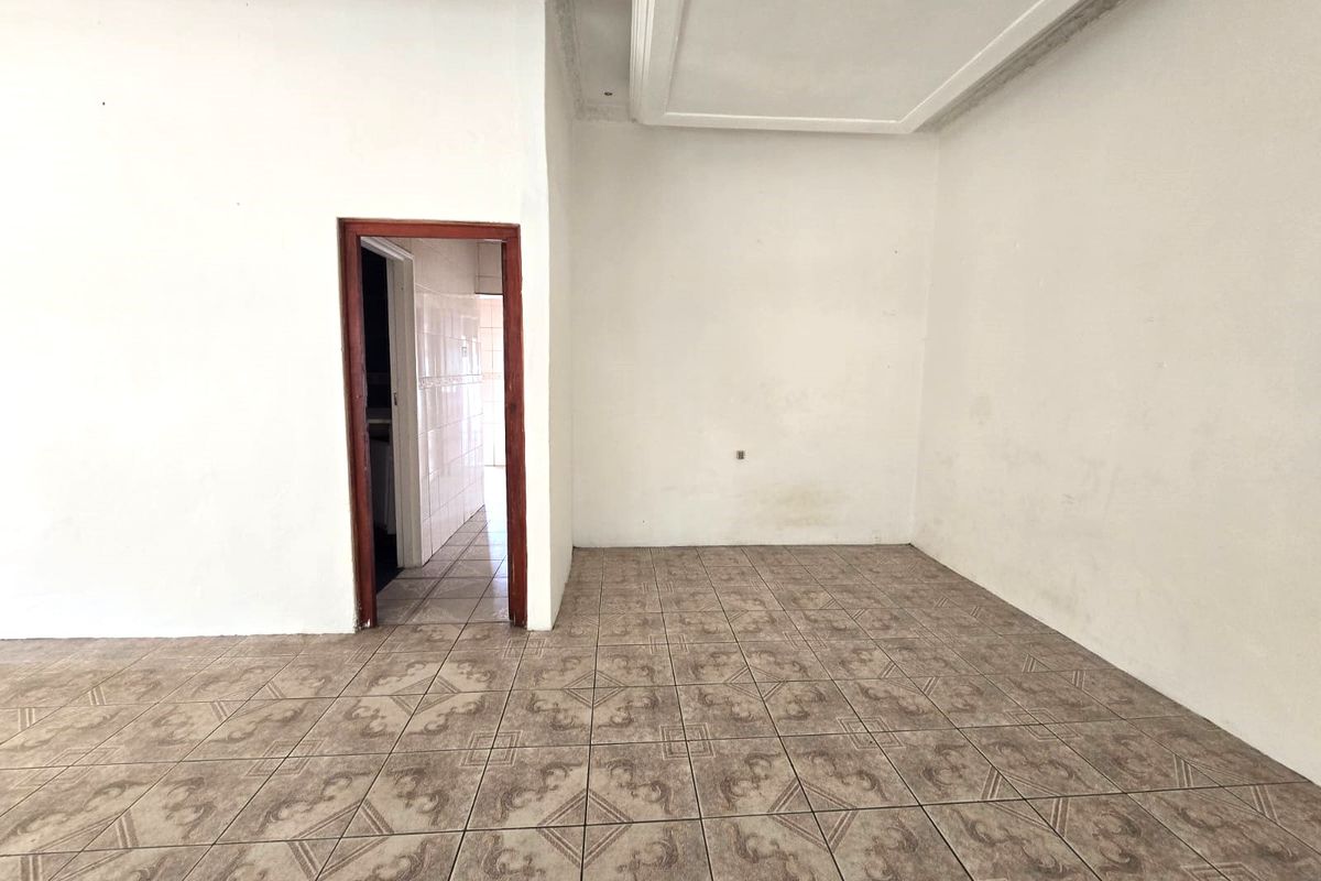 Beautiful semi detached home - Photo 4