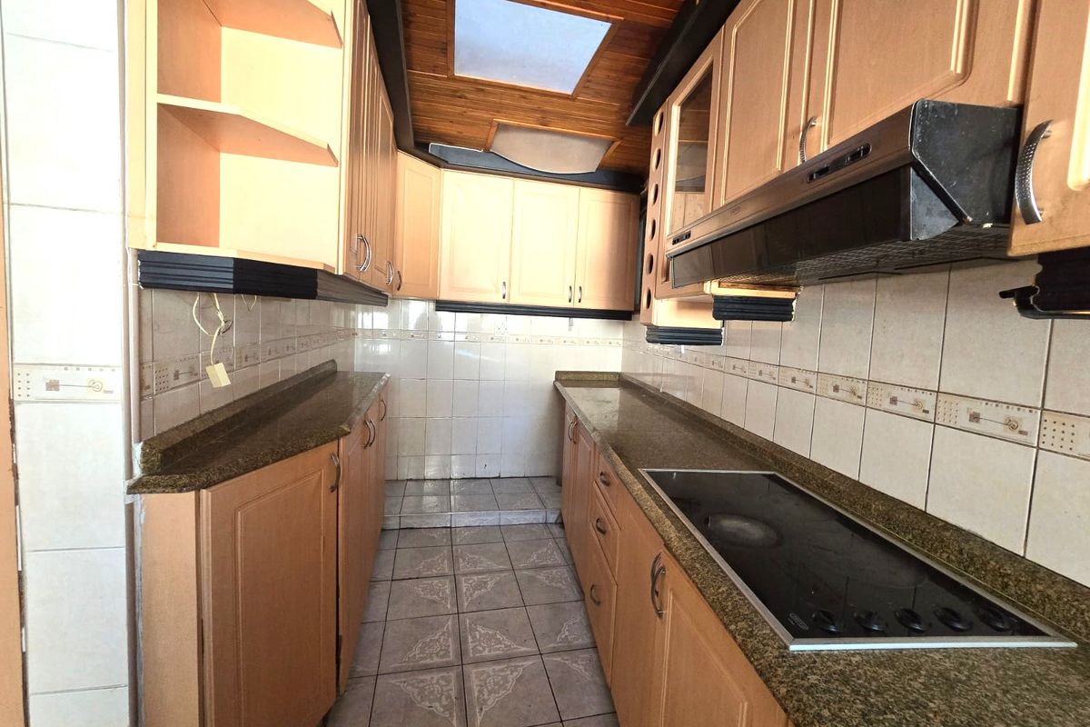 Beautiful semi detached home - Photo 5