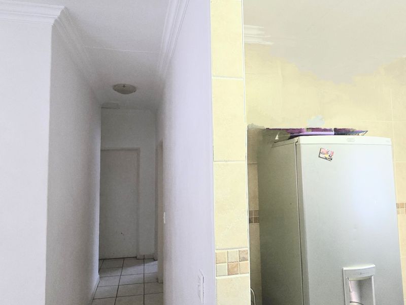 Charming 3-Bedroom House with Modern Amenities and Spacious Yard - Photo 5