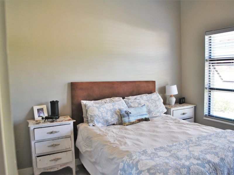 Warm, Comfortable, and Welcoming Home! - Photo 10