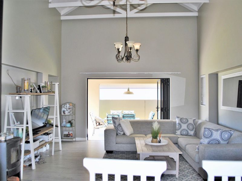 Warm, Comfortable, and Welcoming Home! - Photo 7
