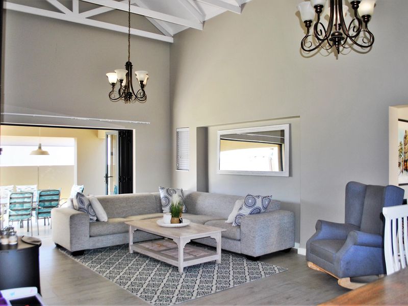 Warm, Comfortable, and Welcoming Home! - Photo 8