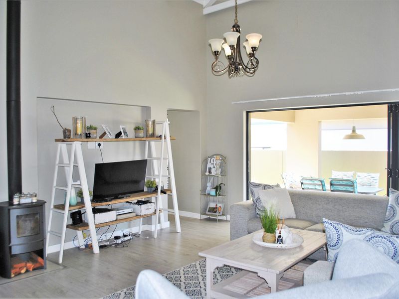 Warm, Comfortable, and Welcoming Home! - Photo 9