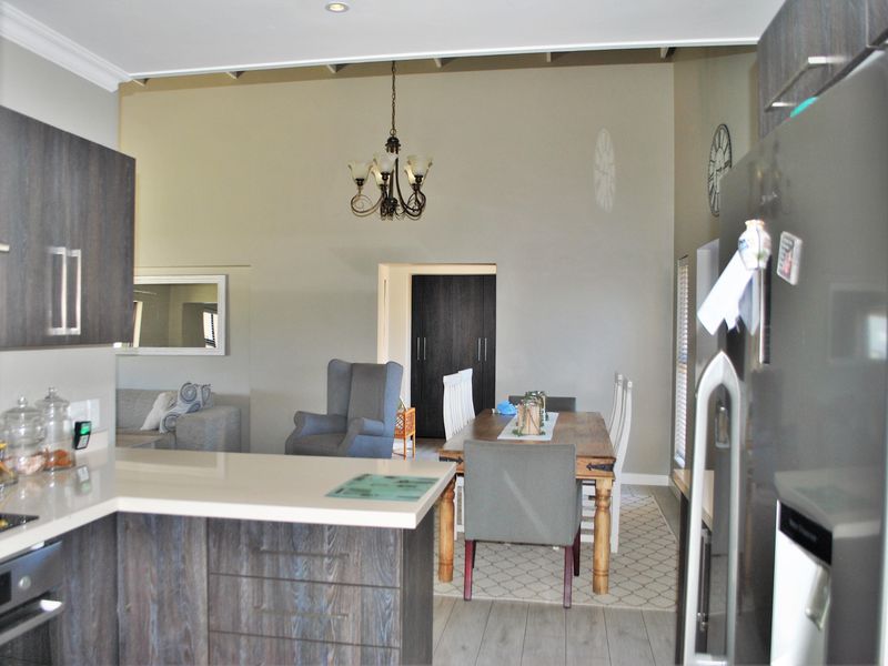 Warm, Comfortable, and Welcoming Home! - Photo 6