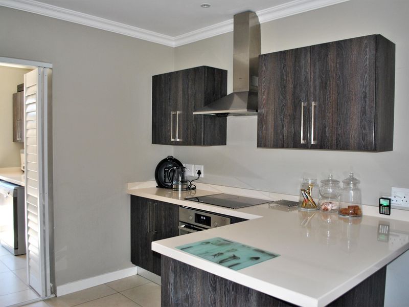 Warm, Comfortable, and Welcoming Home! - Photo 4