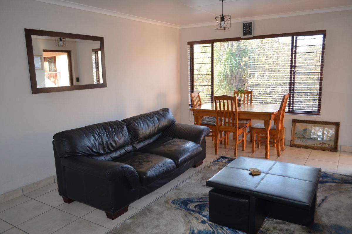 Light Bright Immaculate Resort Style Secure 2 bed Apartment - Photo 3