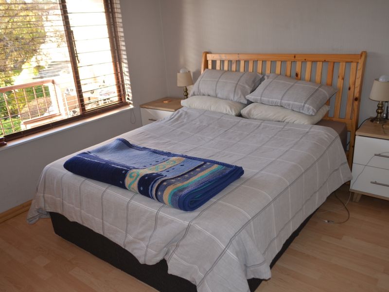 Light Bright Immaculate Resort Style Secure 2 bed Apartment - Photo 9