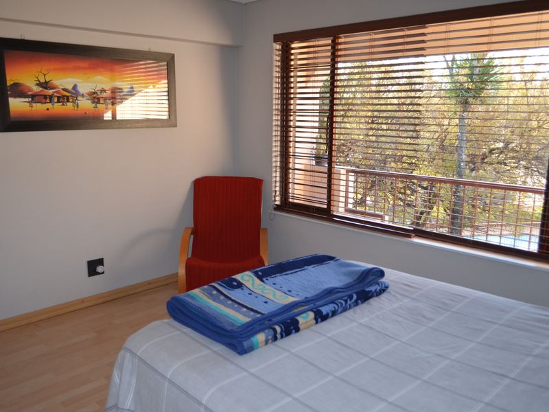 Light Bright Immaculate Resort Style Secure 2 bed Apartment - Photo 8