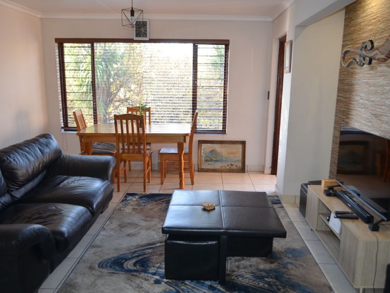 Light Bright Immaculate Resort Style Secure 2 bed Apartment - Photo 6