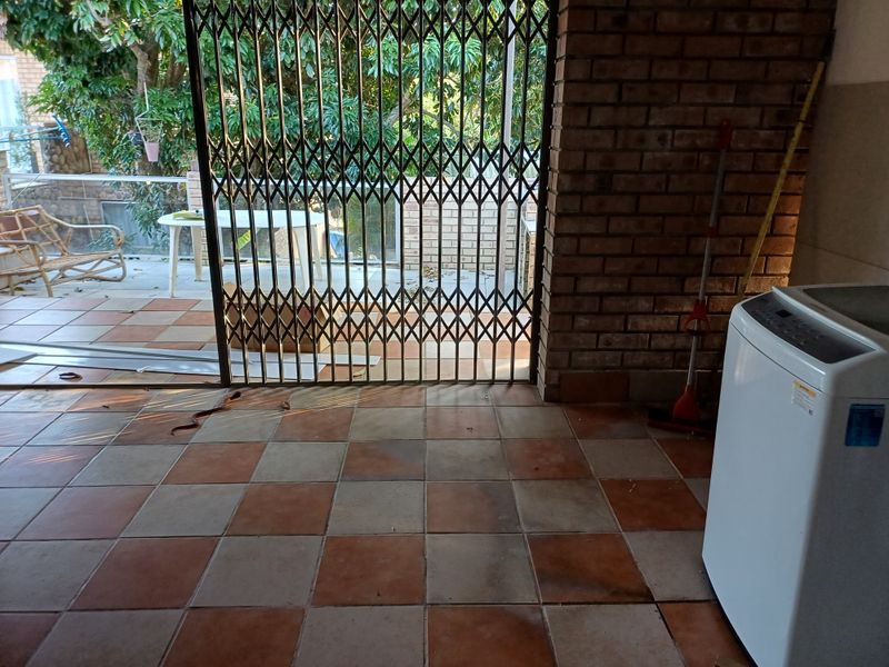 Charming Upmarket 2-Bedroom Furnished Cottage in Secure Estate - Photo 8
