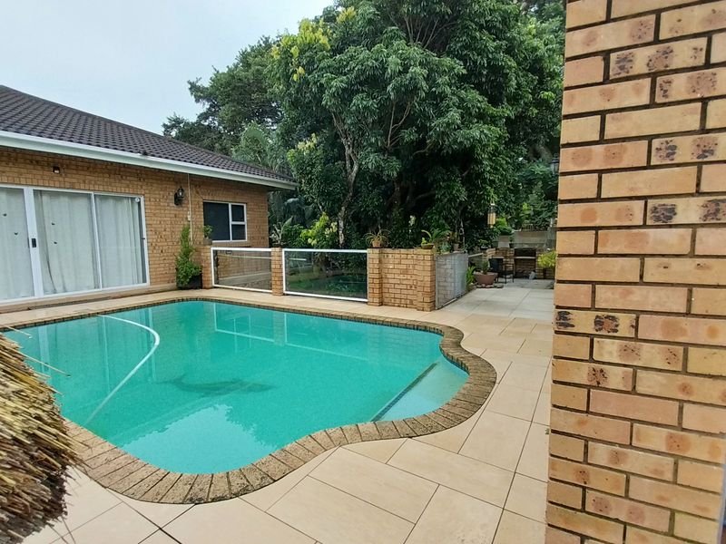 Charming Upmarket 2-Bedroom Furnished Cottage in Secure Estate - Photo 3